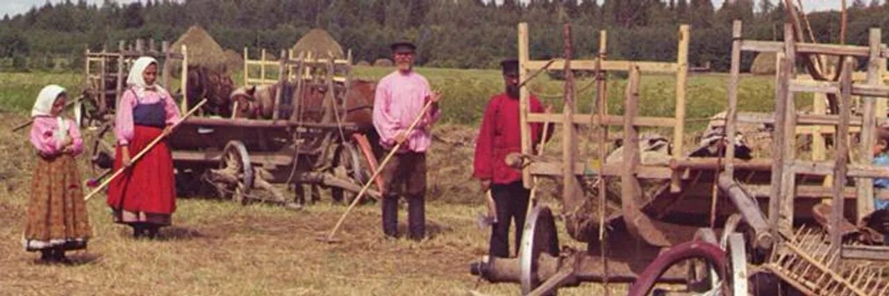 Деревенские жители текст. Русь лапотная. Свободные сельские жители. Зависимое население. Женщина с косой в поле.