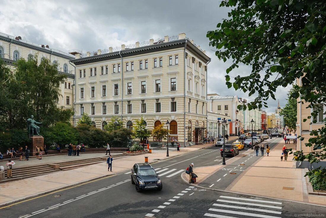 Улицы есть в москве. Городская улица Москва. Московские широкие улицы. Никитская улица. Улица большая Московская в Москве.