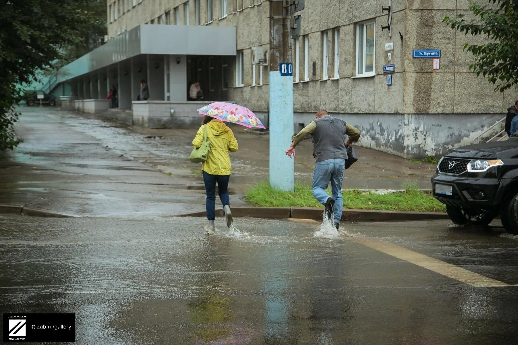 Дожди на улицах читы. Трейнер риск оф рейн 2. Ливень в чите. Трейнер риск оф рейн 2. Обильные ливневые дожди.