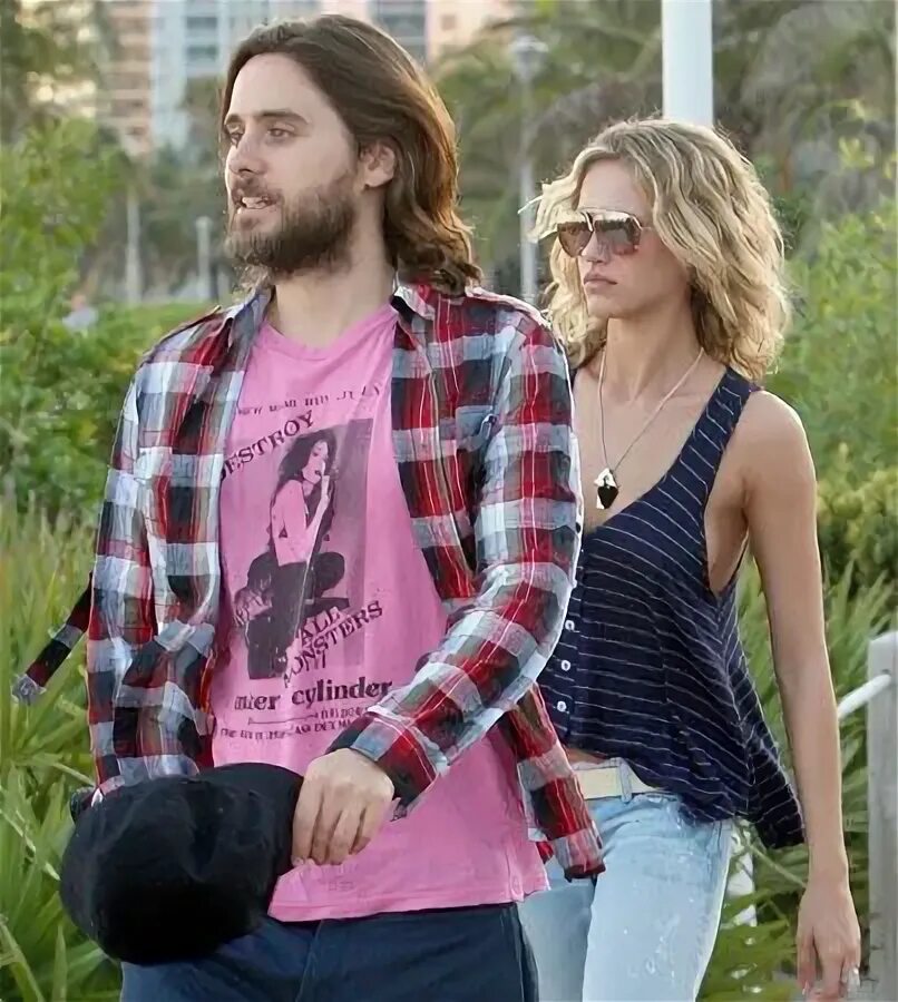 Jared Leto, 44, gets VERY tactile with singer Halsey, 21, Jared leto, Halsey, Ja