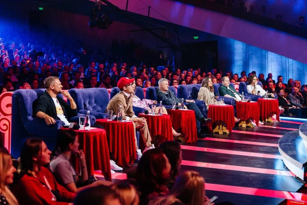 лига смеха 2021. лига смеха сцена 2015. лига смеха телепередача кадры. лига смеха 2021 жюри. жюри квартал 95.