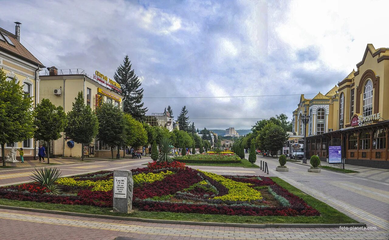 Центральная улица Пятигорска. Кисловодск Центральная улица. Кисловодск пешеходная улица. Минеральные воды центр города. Красивые улицы кисловодска