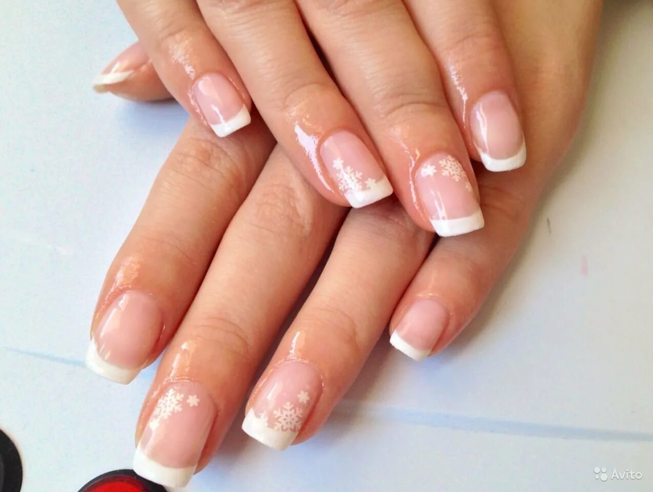 Французский вариант. Красивый французский маникюр. Французский вариант. Французский маникюр. Классический французский маникюр.