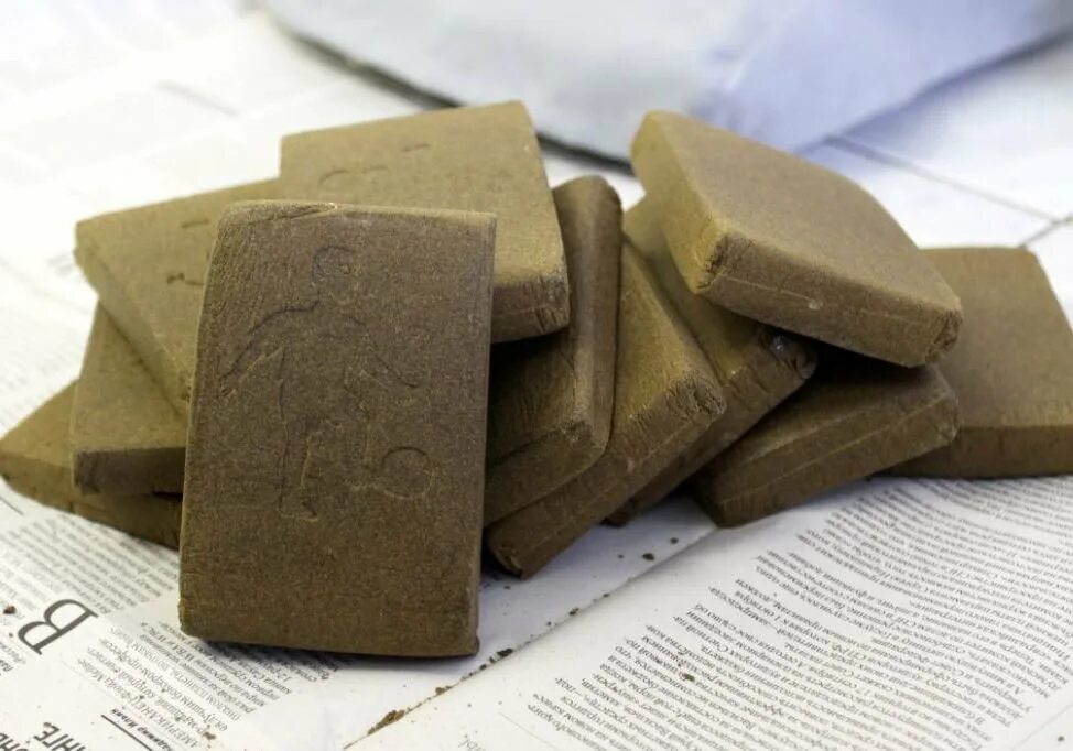 Гашиш коричневый. Плитка гашиша евро. Камень гашиша. Химозный гашиш. Гашиш vhq.