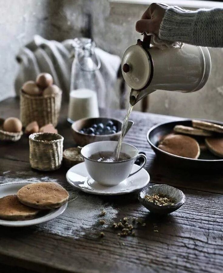 Блины и кофе. Завтрак с кофе. Кофе с блинчиками. Чаепитие с блинами.