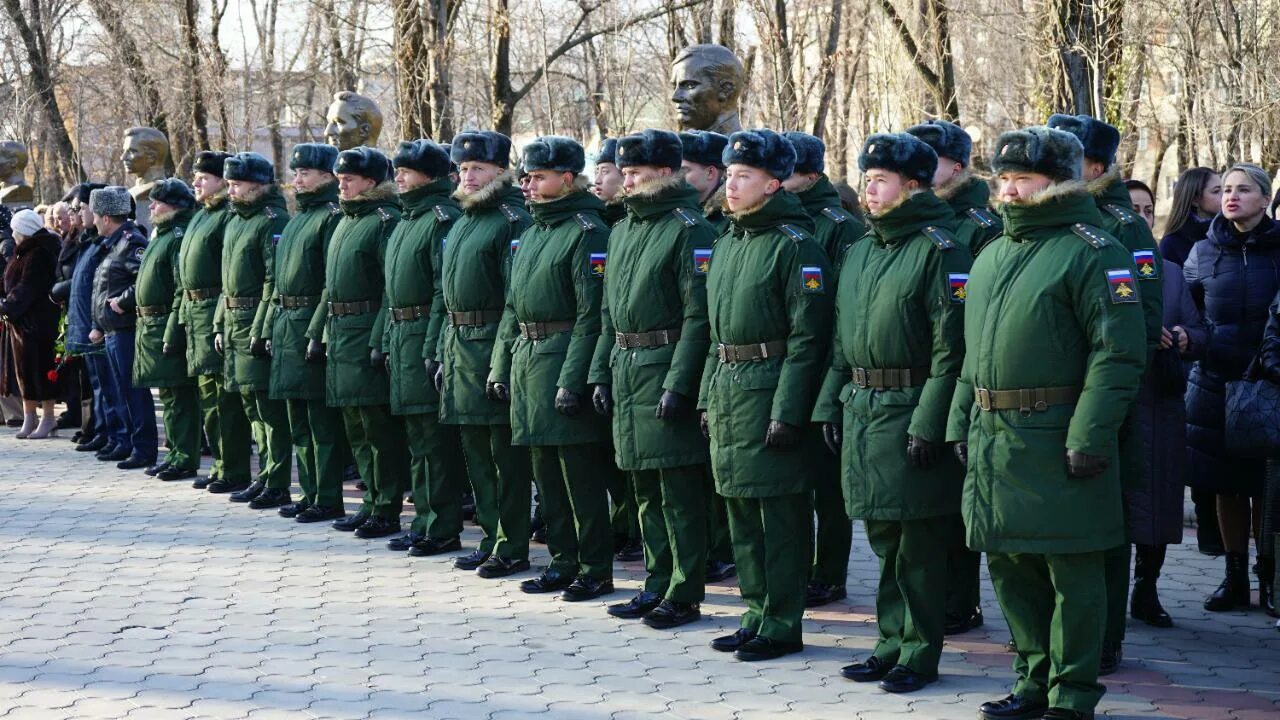 Герои России Черкесск. Вывод войск Карачаево Черкесии. Памятник Боташеву. Черкесского 14