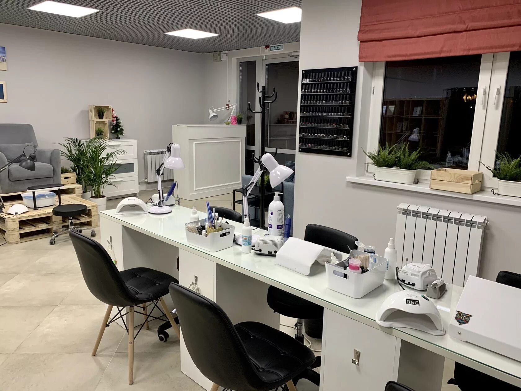 Салон френч павшинская пойма. Красногорский бульвар 14 салон красоты. Салон красоты монро красногорск тц тетрис. Салоны красоты пойма. Салон красоты даниэль павшинская пойма.