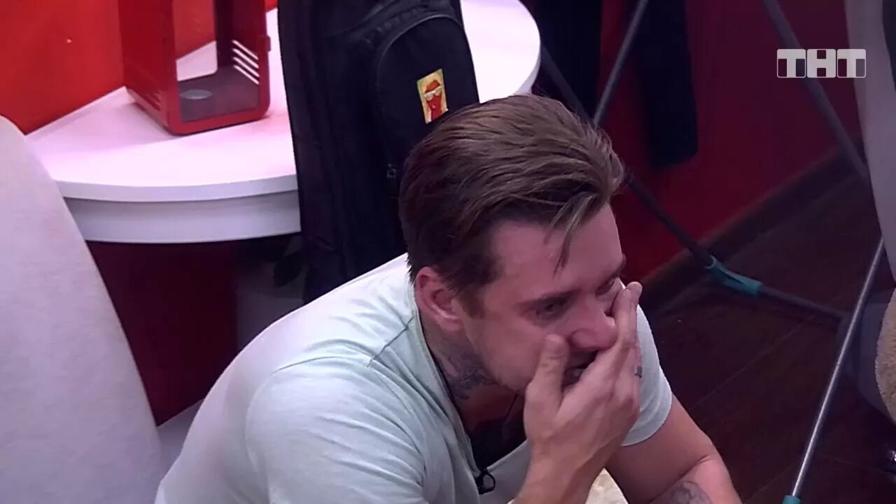 Очень больно. Больно мне больно казаченко мем. Дом 2 мне больно. Белая и ромашов драки. Дом 2 мне больно.