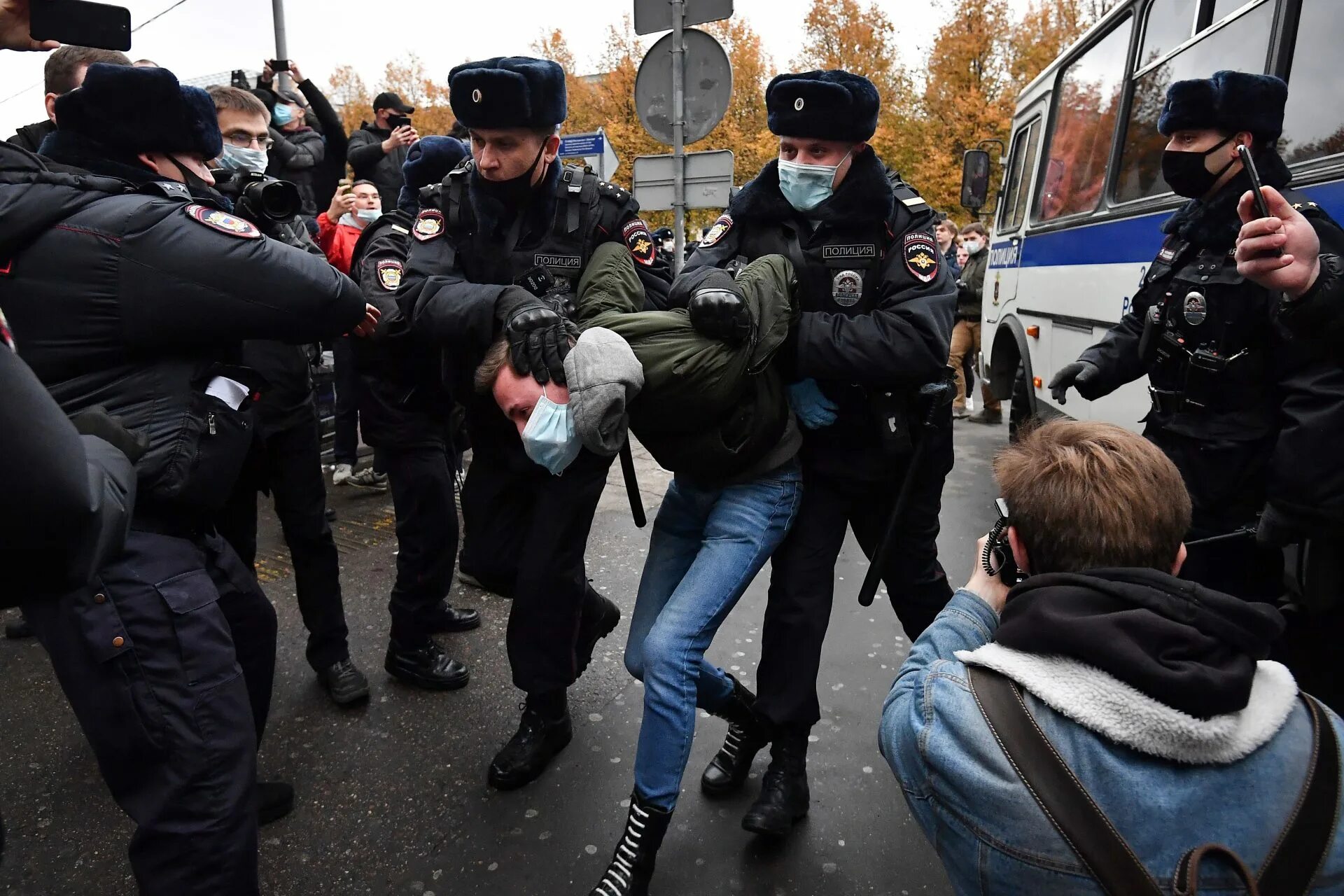 В центре москвы задержали. Задержание в центре москвы. русский марш. русский марш в москве 2025. русский марш 2025.