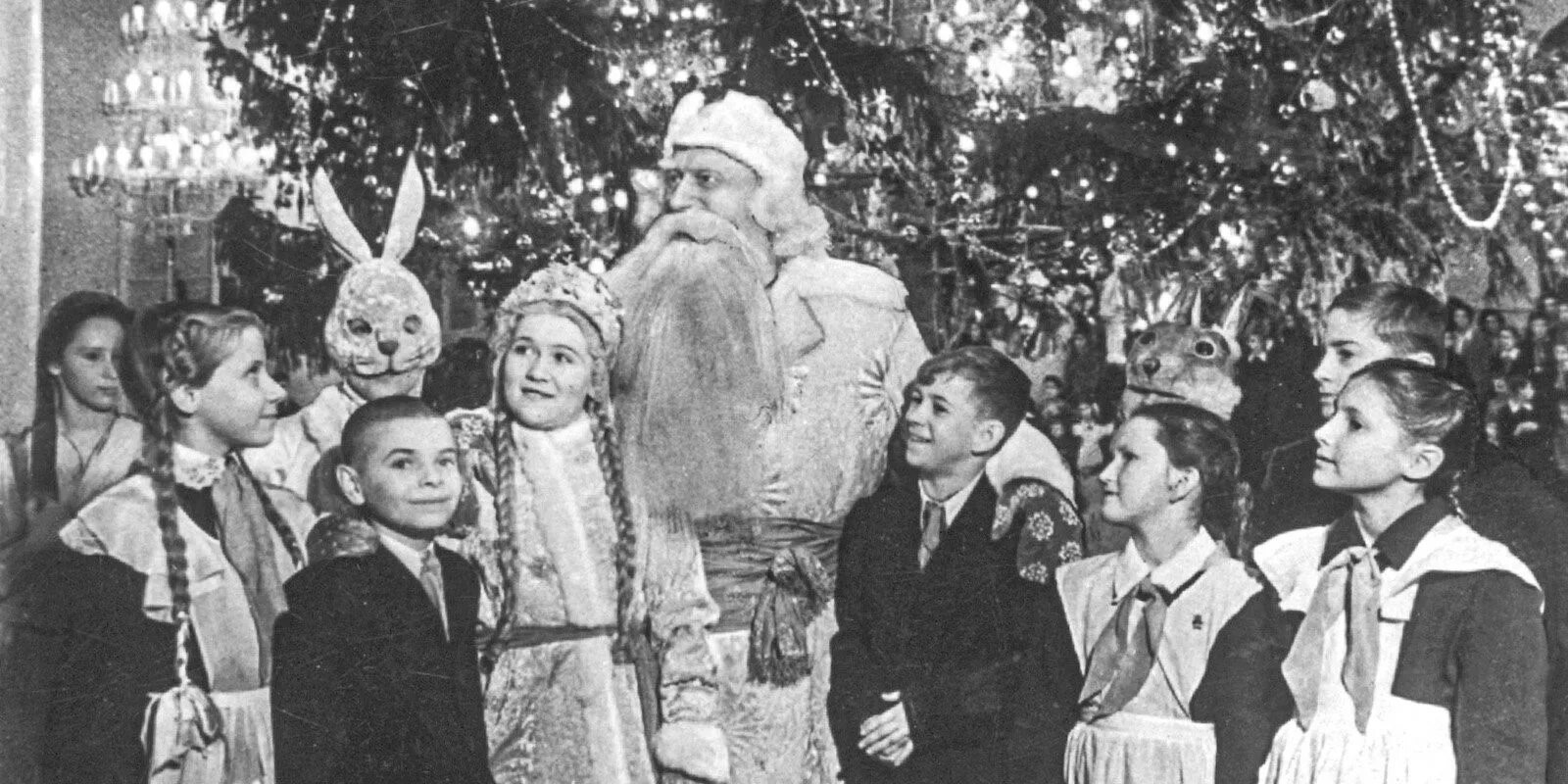 Елочный торг генрих матвеевич манизер. Самые первые встречают новый год. Самые первые встречают новый год. Дед мороз ссср. Ктг первый встречает новый год в россии.