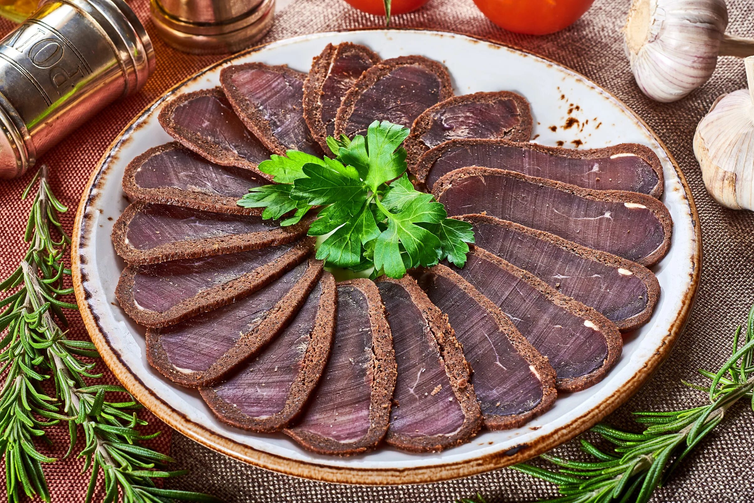 Конская колбаса татарская казылык. Казы домашняя. Колбаса конская сыровяленая. Казы домашняя. Шужук колбаса из конины.