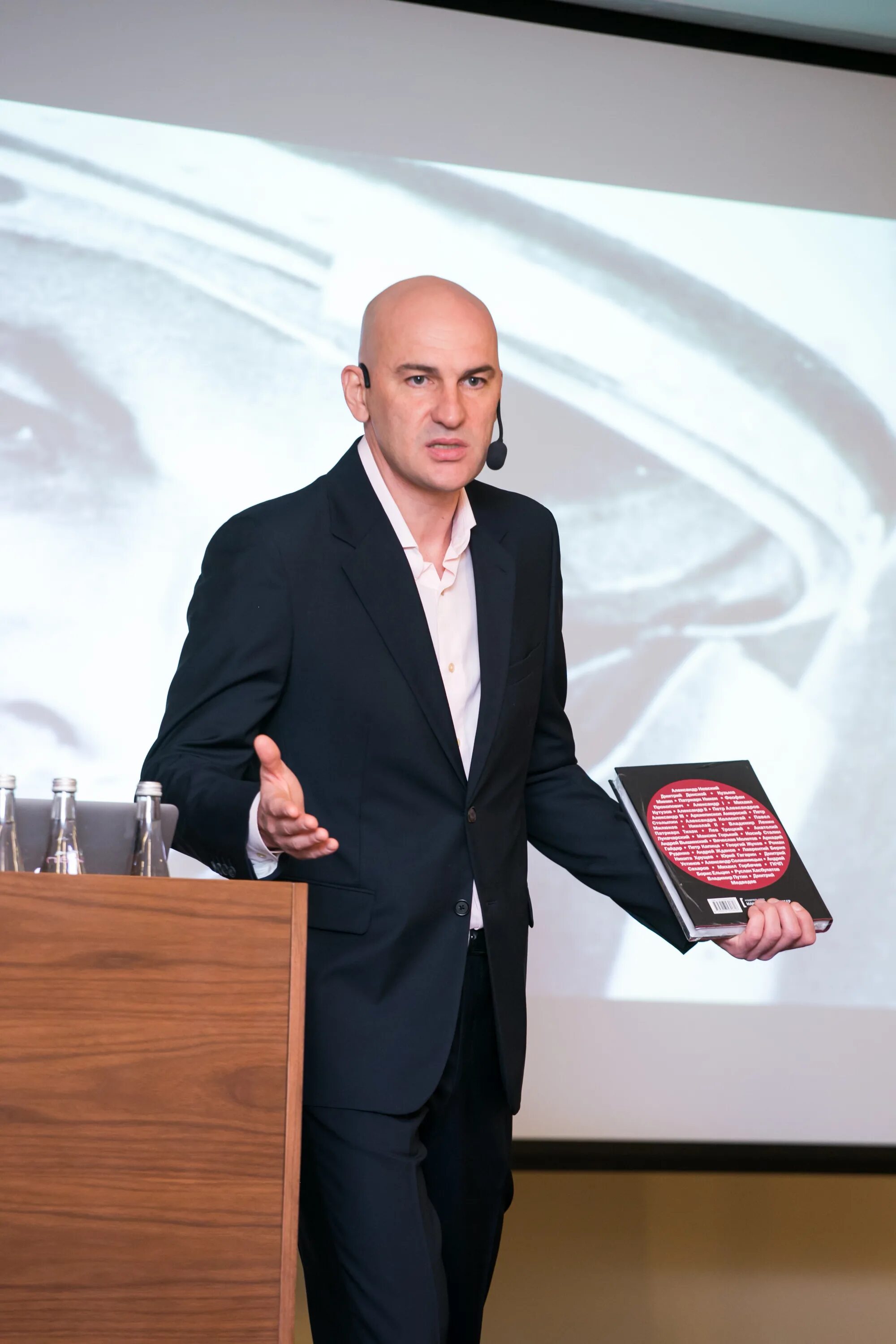 ростислав гандапас. ростислав гандапас. бизнес тренер гандапас радислав. лысый бизнесмен с бородой. бизнес тренер гандапас радислав.