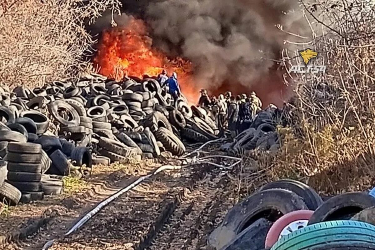 Пожар покрышек. Сгоревшая покрышка. Пожар покрышек в Кувейте. Кувейт пожар шины. Поджигали покрышки