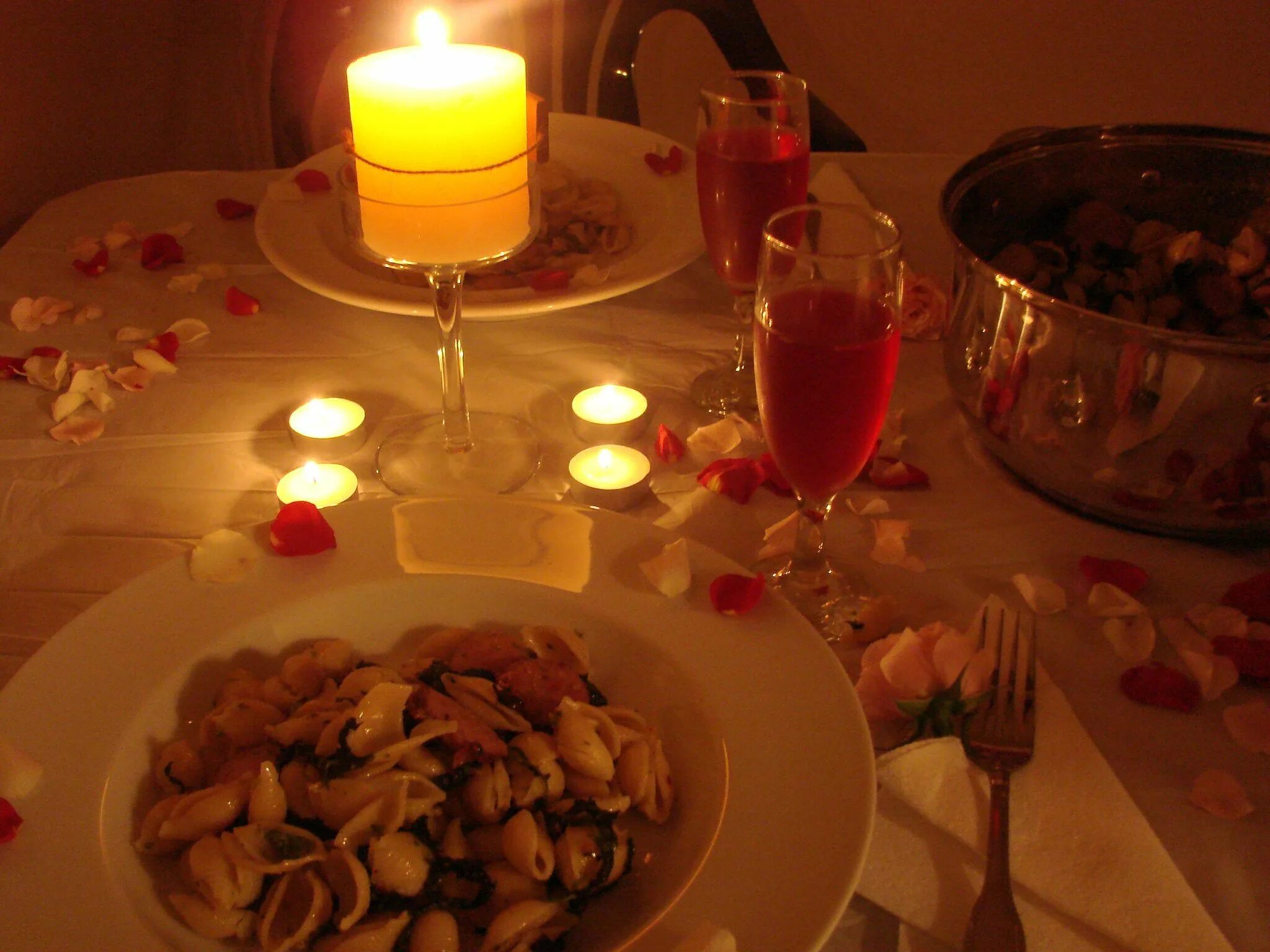 Романтический ужин. Стол для романтического ужина. Романтический вечер. Красивый ужин для любимого. Ужин на 4 дня