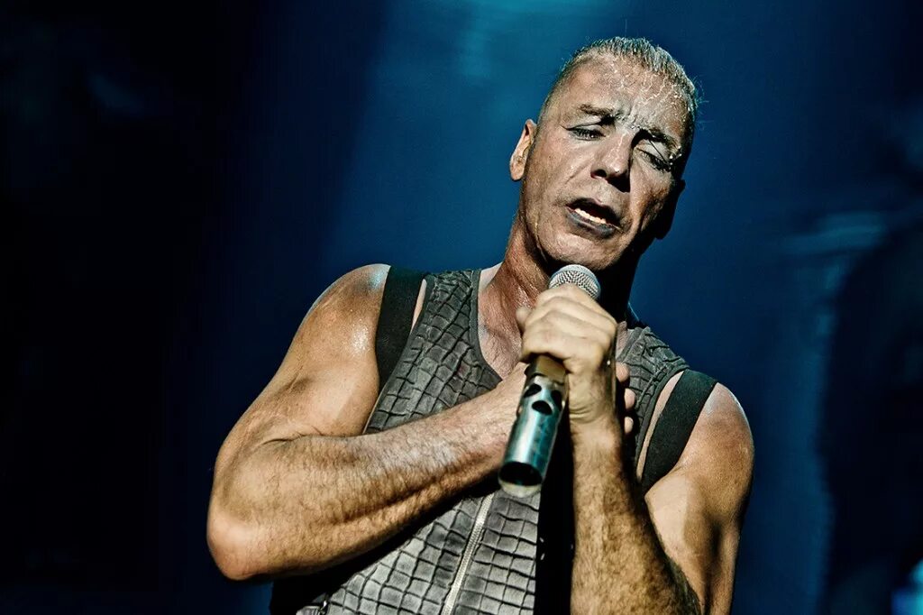 Rammstein тилль ли́ндеманн. Rammstein тилль. солист рамштайн. тилль линдеманн. группа rammstein тилль линдеманн.