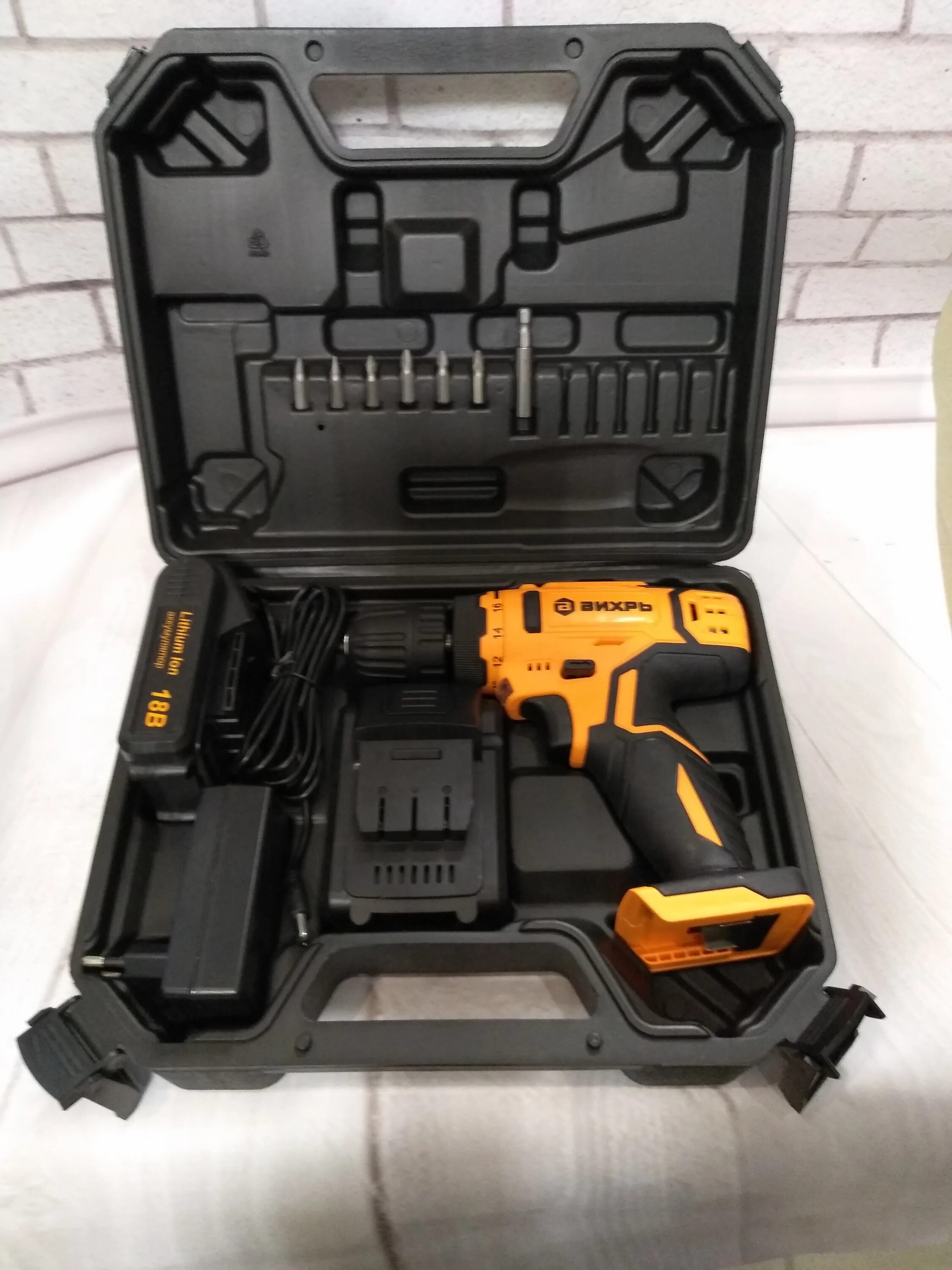 шуруповёрт аккумуляторный вихрь да-18л-2к. шуруповерт вихрь да-14. дрель-шуруповерт аккумуляторная да-14,4л-2 вихрь. дрель-шуруповерт аккумуляторная да-14,4л-2 вихрь. да 14 4л 2к.