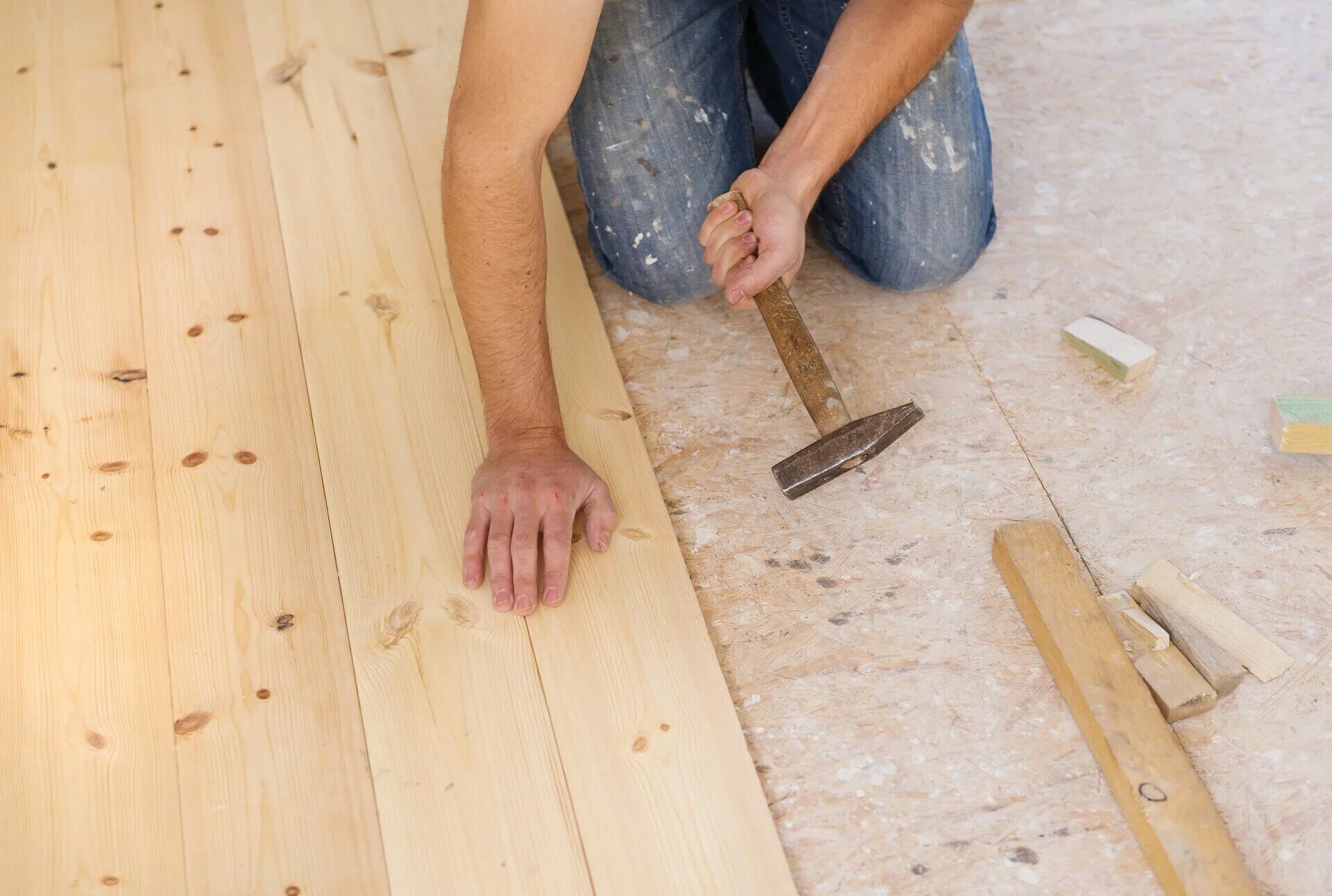 Как положить деревянный