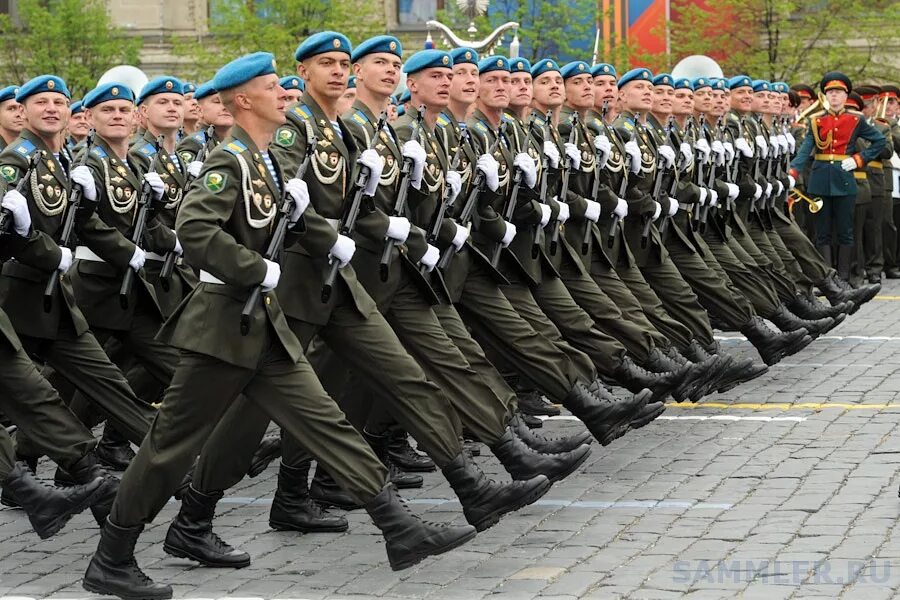 Строй русских солдат. Солдаты на параде. Солдат Российской армии. Сухопутные войска на параде. Войска форма.