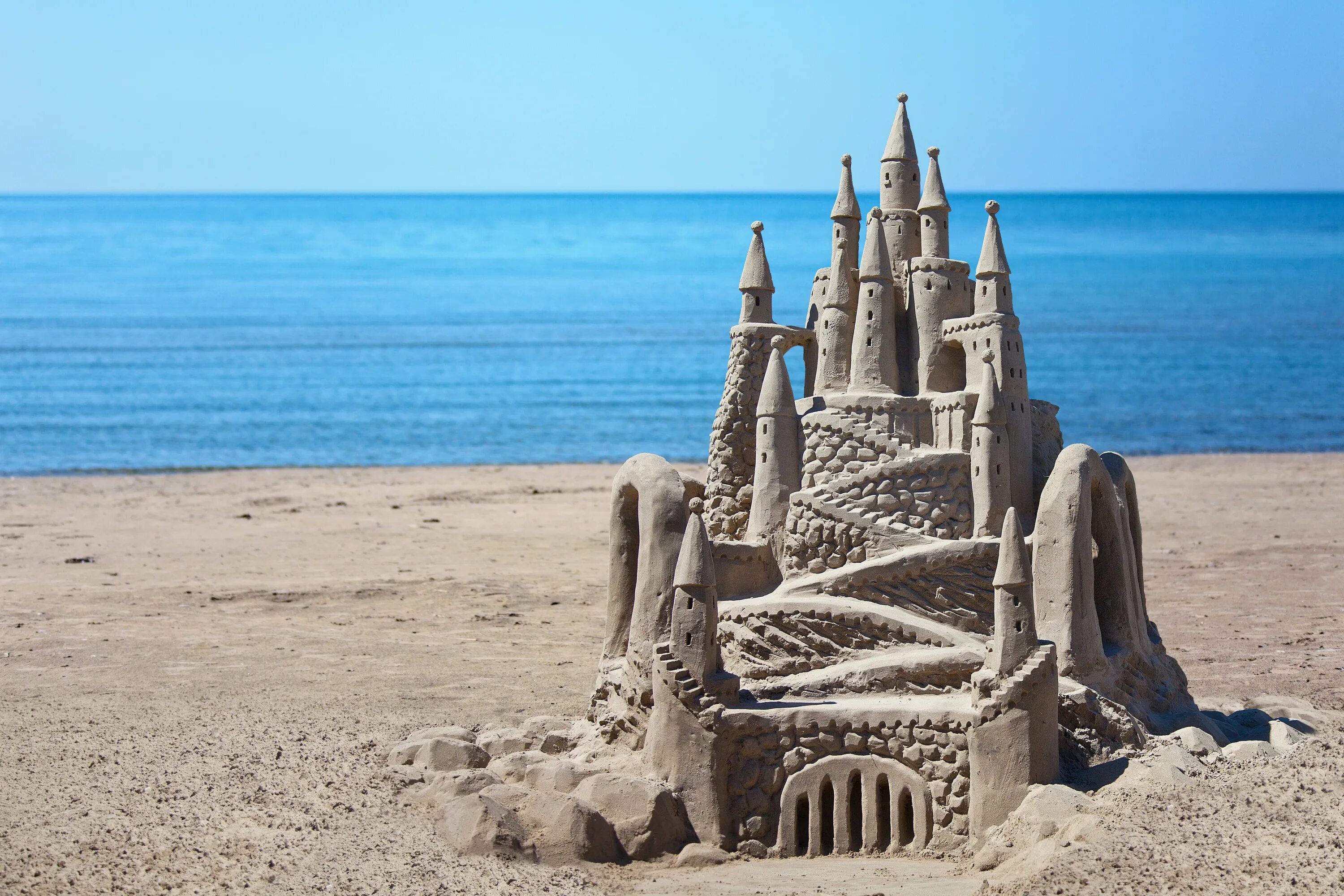 День замка из песка (Sandcastle Day). Песочный замок. Красивый замок из песка. Красивый песочный замок.