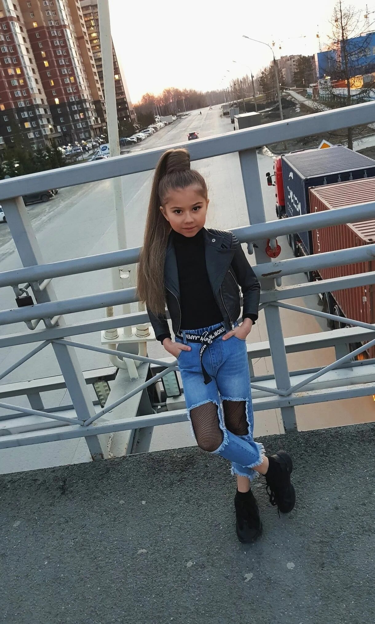 Включи милану хаметову с миланой. Включи милану хаметову с миланой. Родители миланы хаметовой. Родители миланы. Родители миланы.