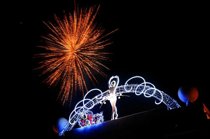 Салют таганрог. Салют таганрог. Салют таганрог. Таганрог 31 декабря салют. Фейерверк над таганрогом.