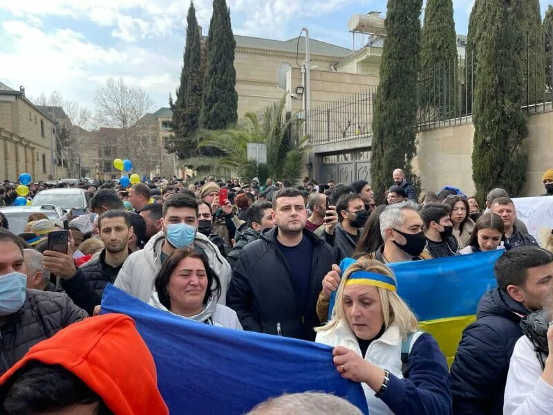 Азербайджан за россию или за украину. Митинги в поддержку Украины. Азербайджан и Украина митинг. Армения за Украину. Митинг в Баку в поддержку Украины.