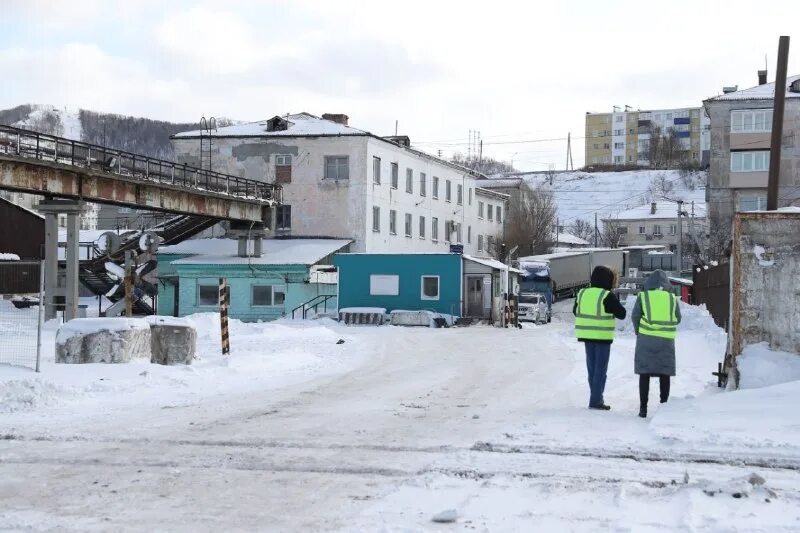 Индекс холмск. Холмский порт. Холмск. Порт Холмск. Подъемник Холмск.