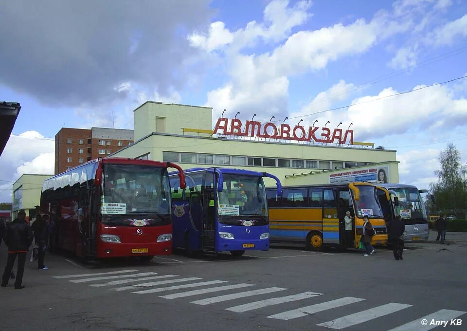 Автобусы на автовокзале фото