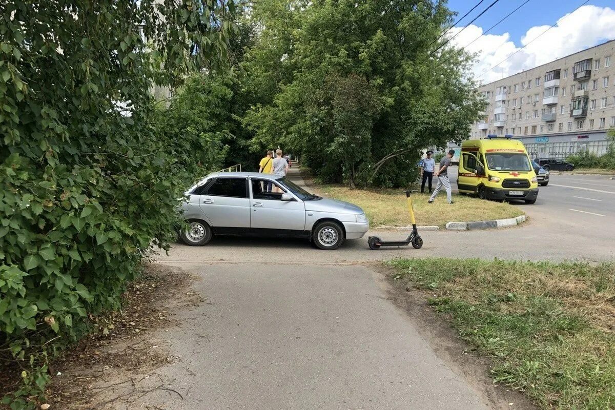 30 июля 22. Ребенка сбила машина во дворе. Тверь дорожные происшествия вчера.