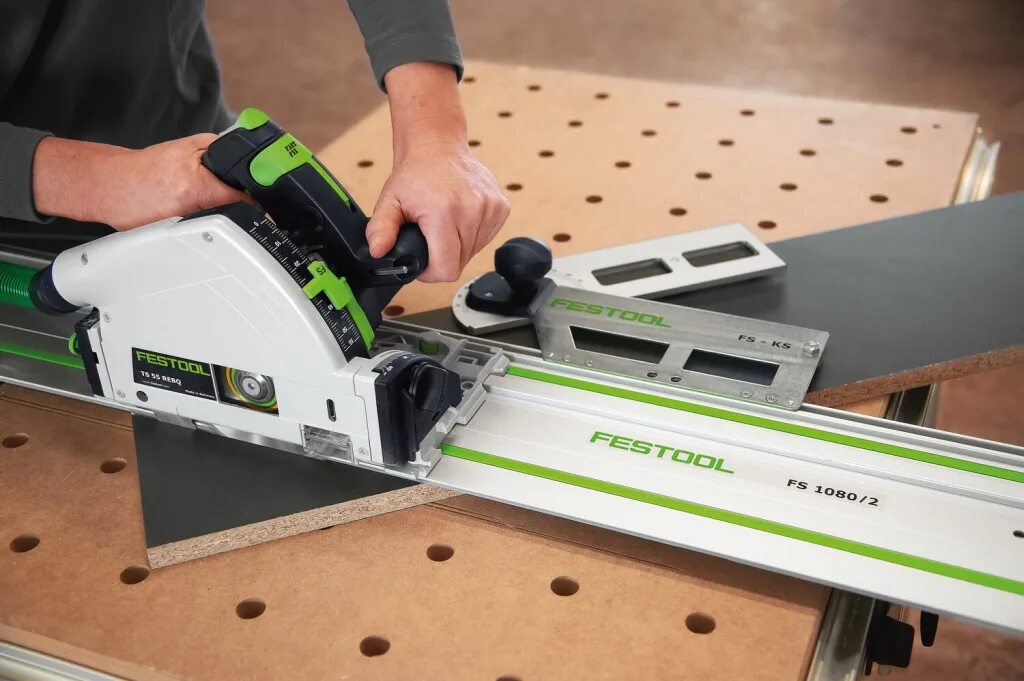 Линейка для циркулярной. Festool TS 55. Погружная пила Фестул. Фестул погружная пила с направляющей. Погружную пилу Festool ts55rebq.