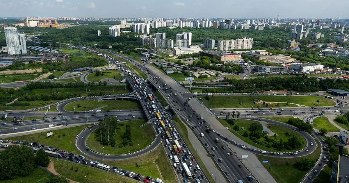 16 40 по москве. Рублевское шоссе с высоты птичьего полета. МКАД Мытищи. МКАД С высоты птичьего полета. Ярославское шоссе вид с МКАД.