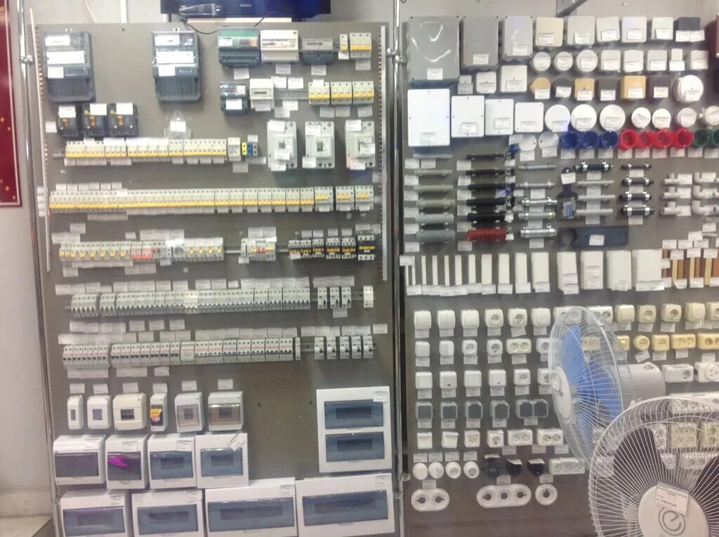 магазины электротовары телефоны адреса. электро магазин. магазин электрики рядом. электро магазин. магазин электропродукции.