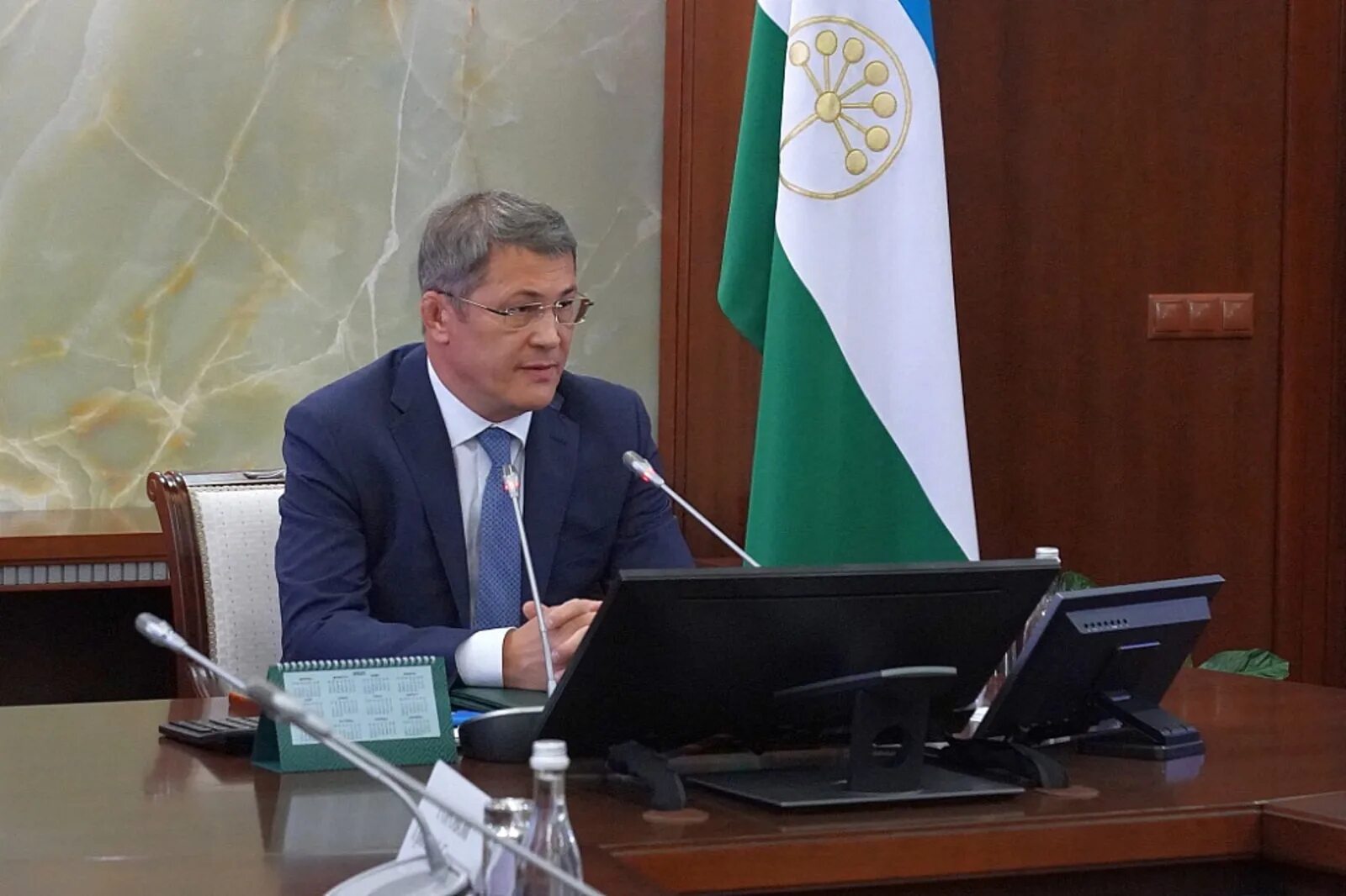 Радий хабиров ругает. Хабиров радий фаритович глава башкортостана. Сайт главы башкортостан. Президент республики башкортостан. Радий фаритович хабиров 2010.