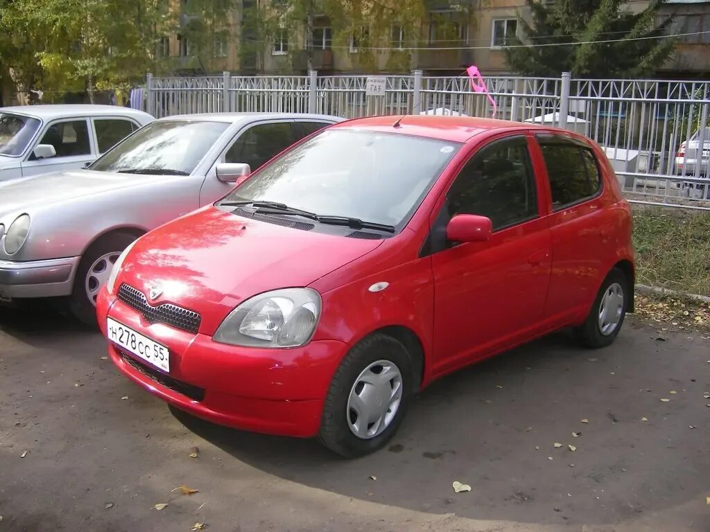 Toyota Vitz красный. Тойота Витц 1999. Тойота Витц 2000 красная. Тойота Витц красного цвета. Дейли витс