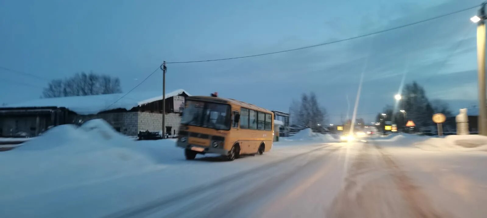 Кладбище школьных автобусов 66 глава. Столкновение школьного автобуса в ХМАО 2016. Красноборский район авария школьного автобуса. Отлетело колесо у автобуса. Ижма школьный автобус.