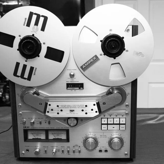 Отдам даром магнитофон москва. Катушечный магнитофон акай 777. Sony cfs dw34l. Авито б у магнитофоны. Магнитофон вега 302.