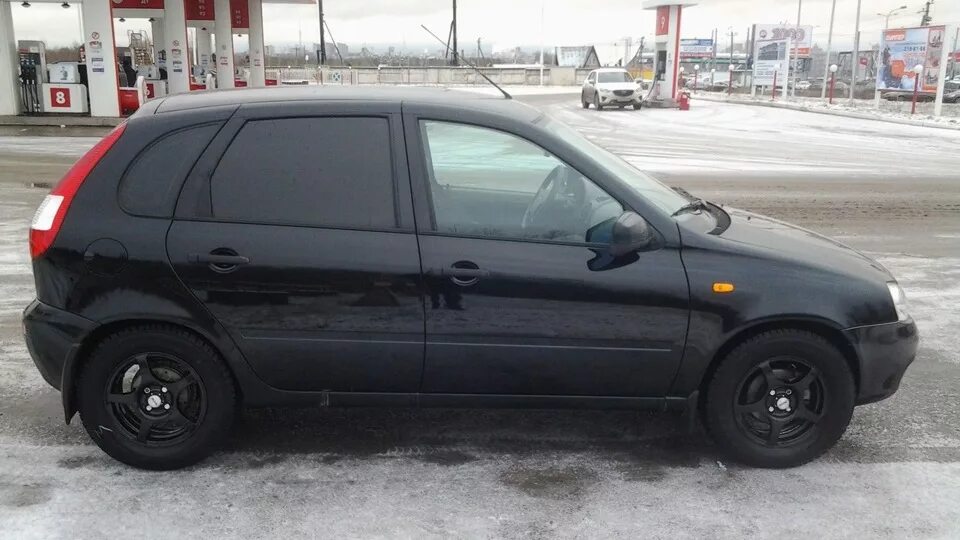 Калина хэтчбек r17. Черный диск калина. Калина спорт r16. Калина спорт слик р15. Лада калина 1 универсал черная на штампы.