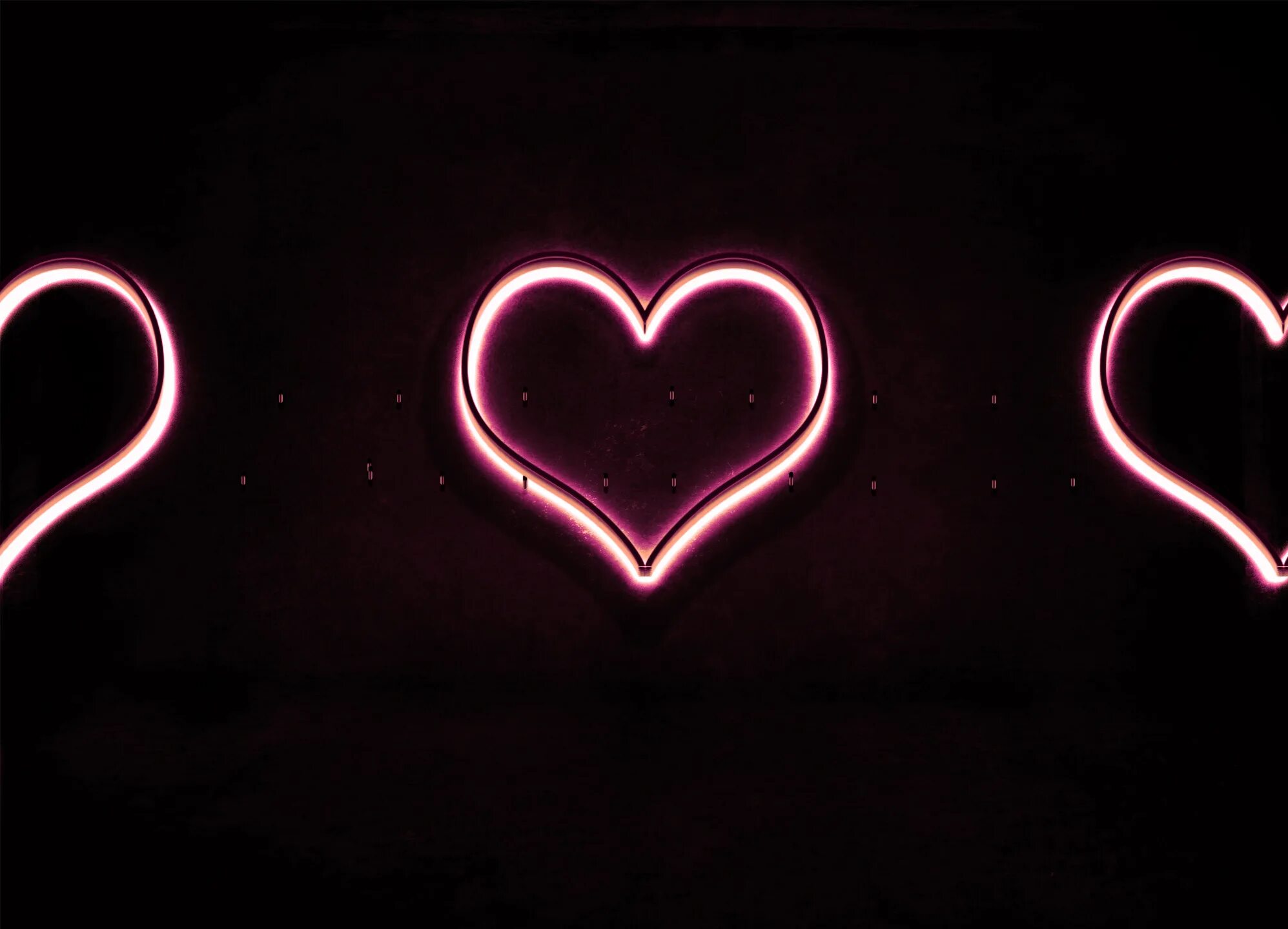 Черно розовое сердце. Обои сердце. Сердце неон. Красивые сердечки. Неоновые сердечки на черном фоне.