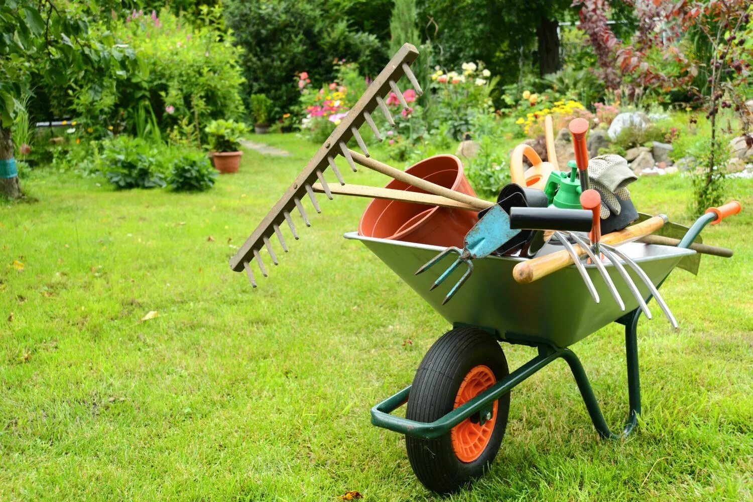 Для сада и огорода купить на озоне. Садовый инвентарь. Инструменты для сада и огорода. Садово-огородный инвентарь. Садовый инвентарь тачка.