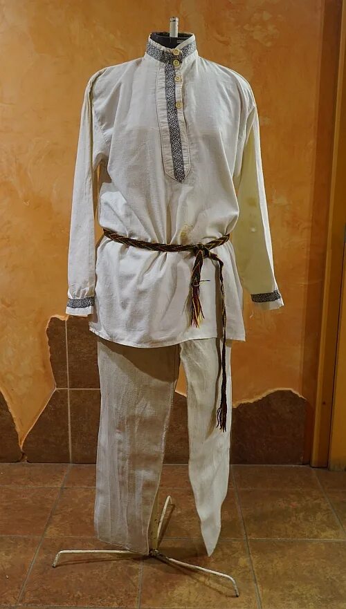 рубаха из холста. мужская рубаха в старину. рубаха из холста. косоворотка казачья. рубаха подпоясанная поясом.