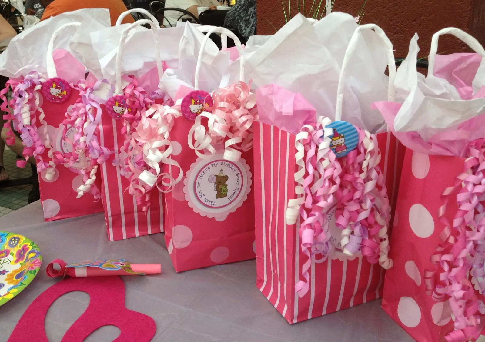 Идеи для подарка девочке 5 лет. Идеи для подарка девочке 5 лет. Упаковка подарка для девочки. Подарок девочке на 5 лет на день рождения. Набор заколок happy every day.