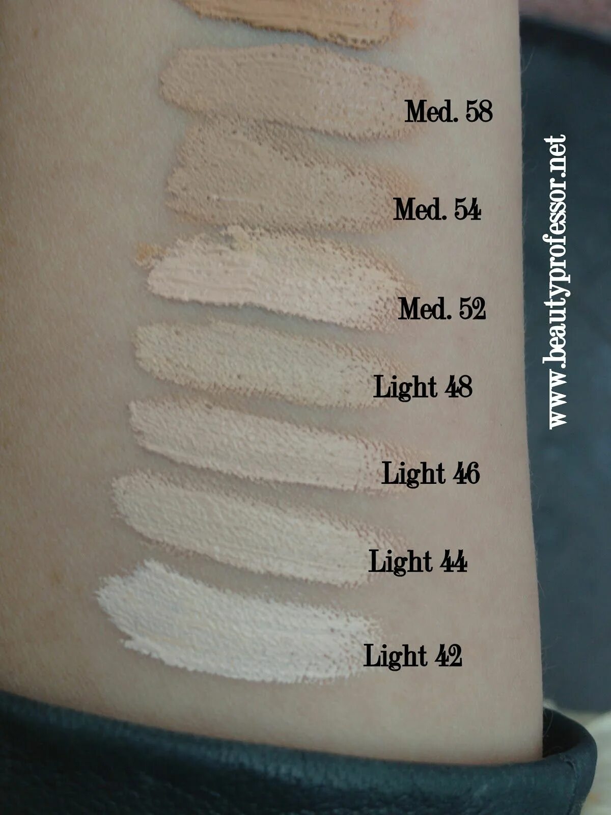 Of the lock it is. Тональный kat von d lock it оттенки. kvd lock it foundation свотчи. kat von d тональный крем. крем тональный kat von d lock it.