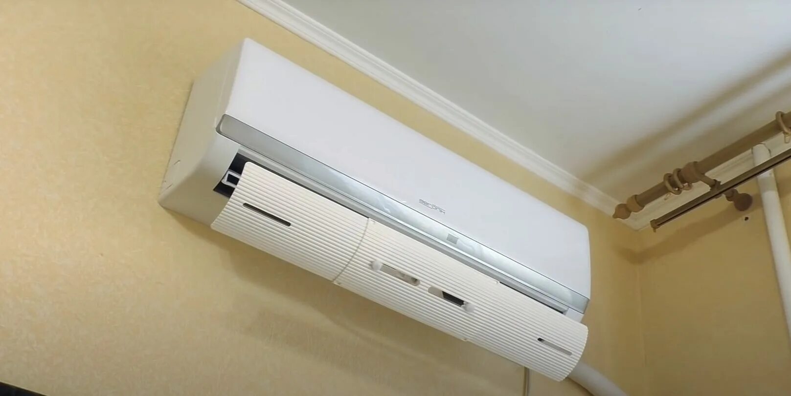 Девушка под кондиционером. Как найти сплит. Расчет мощности кондиционера. Кондиционер новый 2022. Кондиционер 2022 года.