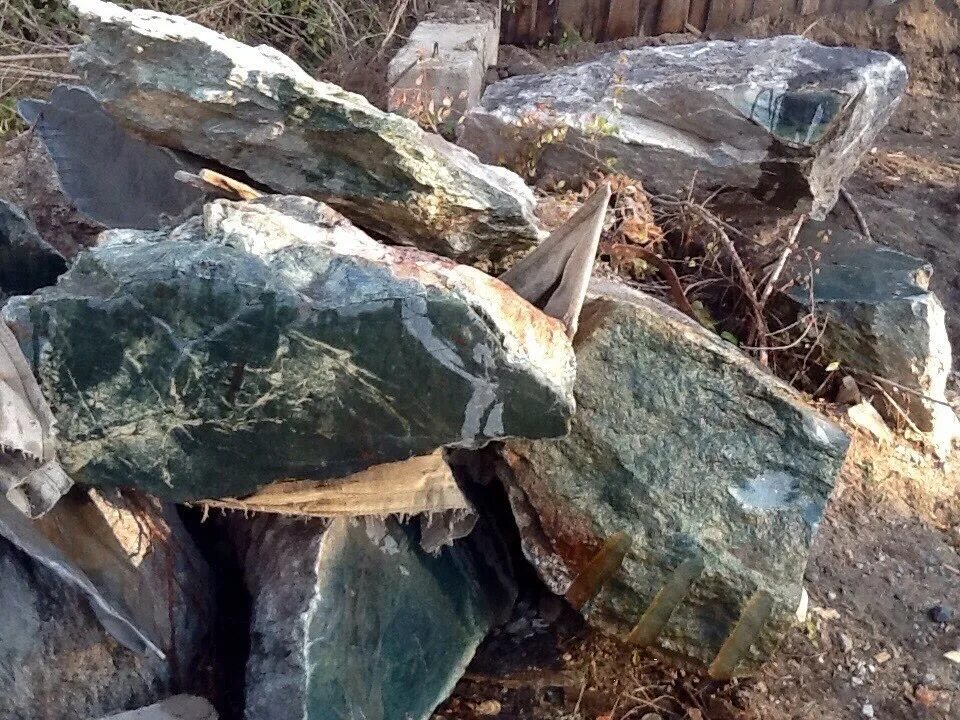 Нефрит в природе фото Nephrite jade, from Russia YouTube