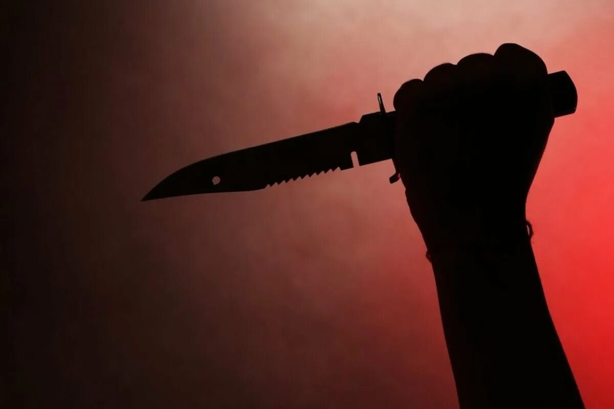 Сон маньяк с ножом. Майкл майерс с ножом 2018. Что если приснилось убийство. Маньяк с ножом силуэт. Сон маньяк с ножом.