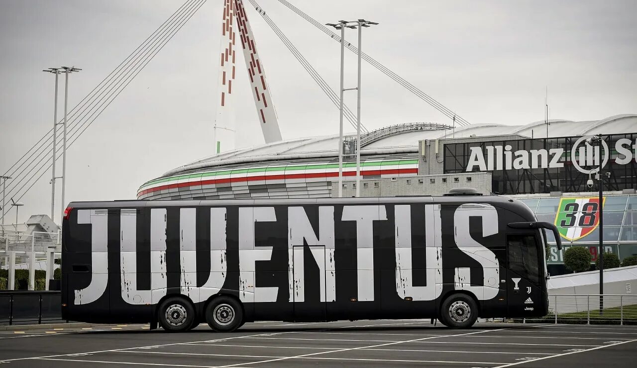 Новосибирск ювентус сайт. Автобус Ювентуса. Клубный автобус Ювентуса. Juventus Bus 2020. Ювентус транспортная компания.