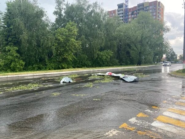 Погода а саранске. Гроза в саранске. смерч в саранске. ураган в городе. ураган в г саранске.
