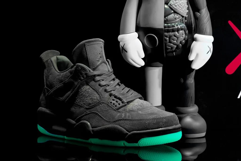 Nike kaws 4. Nike Jordan 4 KAWS. Air Jordan 4 KAWS. Кроссовки Nike Air Jordan 4 Retro KAWS. Nike Air Jordan 4 x KAWS.