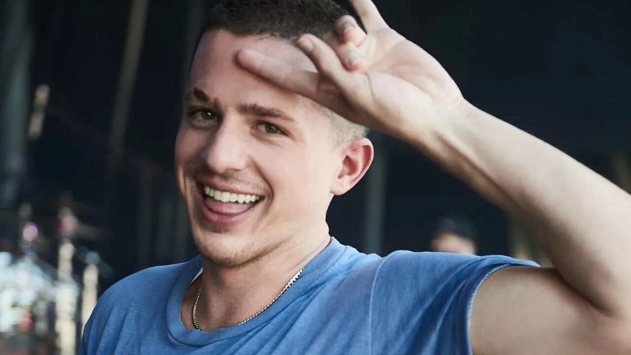 Long charlie. Charlie Puth торс. Чарли пут фото. Чарли пут бровь.