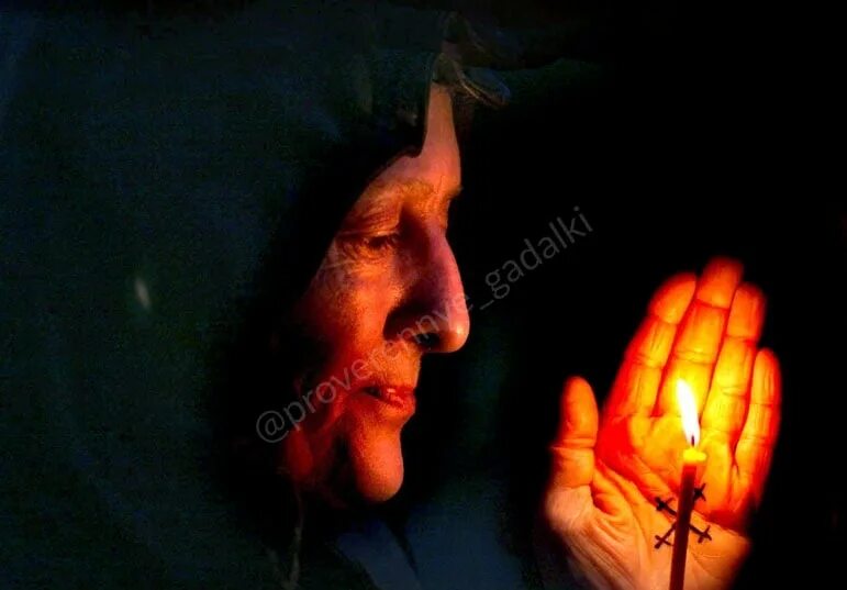 бабка гадалка. ясновидящая сильная гадалка. болгарская ясновидящая. бабуля гадалка. потомственная ясновидящая.